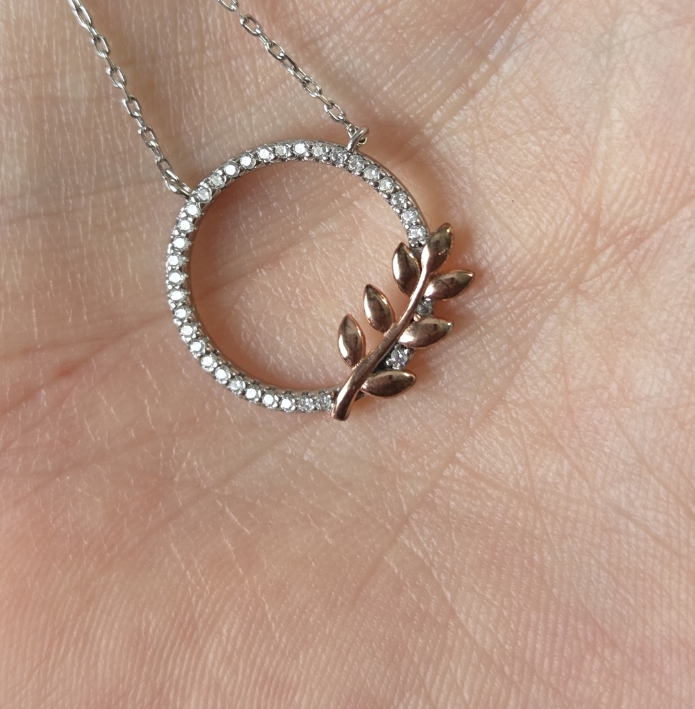 NWT Charmed Sterling Silver 925 Olive Branch Circle Necklace Peace